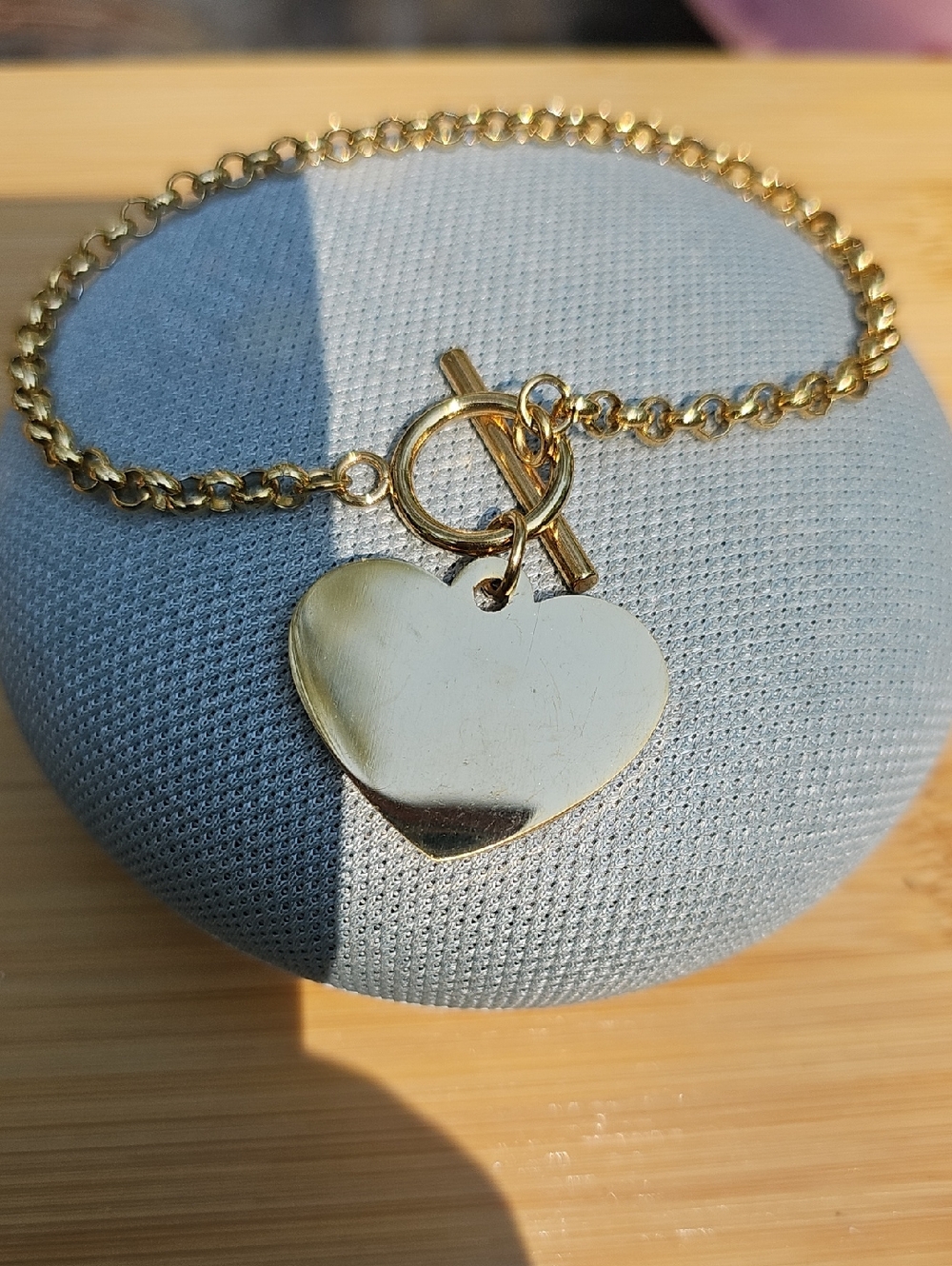 18k Gold Heart Toggle Charm Bracelet